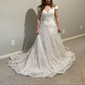 Selling a Lillian West 66145 wedding gown!!